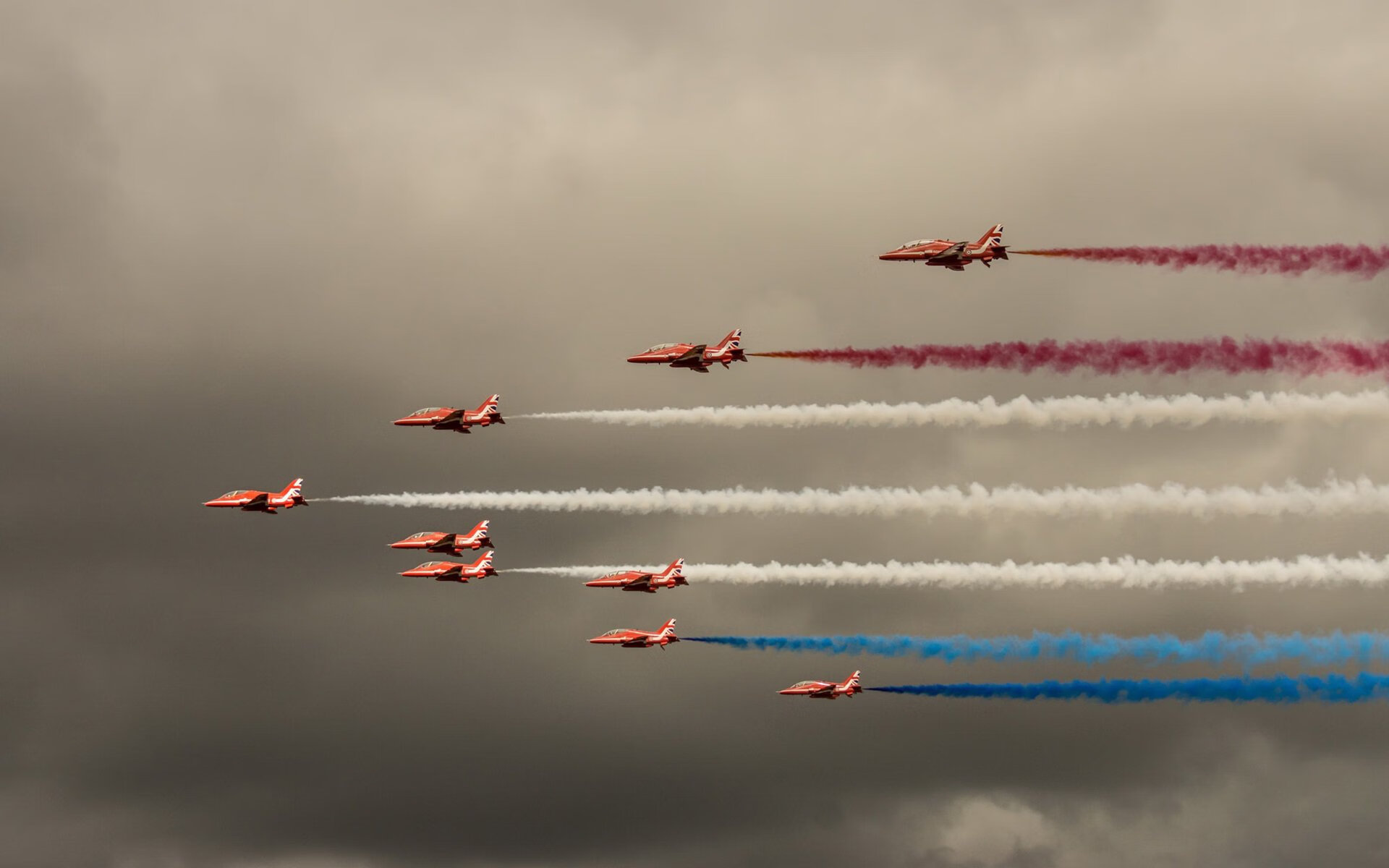 滑雪公开赛青少年组竞争激烈雪场人气旺,全国青少年夏季滑雪挑战赛直播